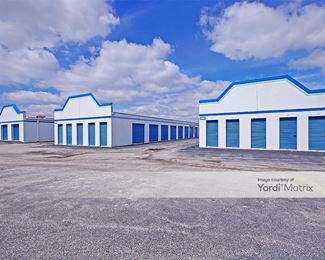 Photo 4 of Storage Rentals of America - 71 Executive Drive, Highland, IL