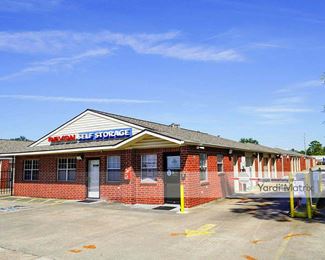 Photo 2 of Devon Self Storage - 13800 Veterans Memorial Drive, Houston, TX
