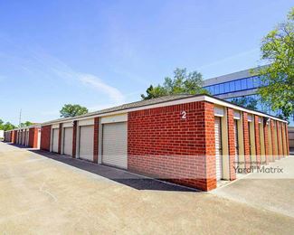 Photo 4 of Devon Self Storage - 13800 Veterans Memorial Drive, Houston, TX