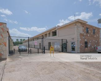 Photo 4 of Storage King USA - 7723 Long Point Road, Houston, TX