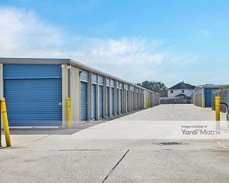Photo 2 of iStorage - 5820 Avenue I, Rosenberg, TX