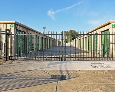 Storage Units for Rent available at 2213 West 34th, Houston, TX 77018