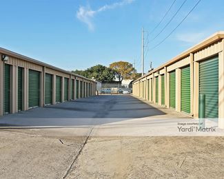 Photo 4 of Aztec Mini Storage - 2213 West 34th, Houston, TX