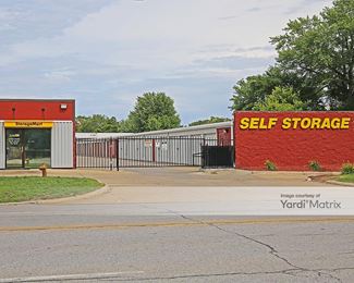 Photo 2 of StorageMart - 4043 East 14th Street, Des Moines, IA