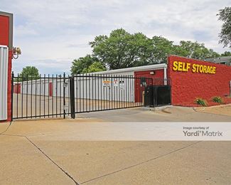 Photo 3 of StorageMart - 4043 East 14th Street, Des Moines, IA