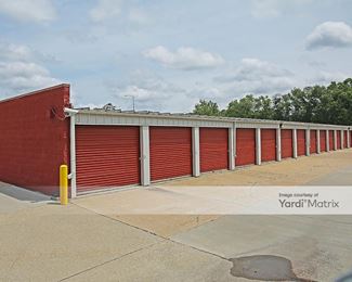 Photo 4 of StorageMart - 4043 East 14th Street, Des Moines, IA