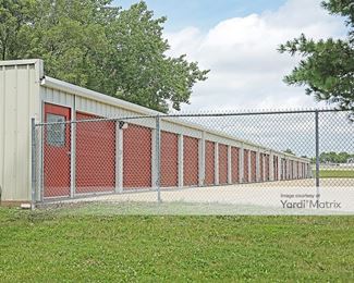 Photo 4 of StorageMart - 6525 Center Street, Windsor Heights, IA