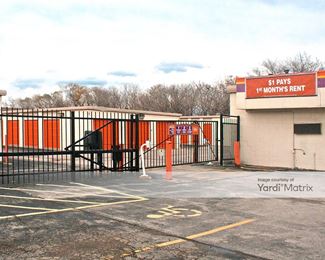 Photo 4 of Public Storage - 900 West Layton Avenue, Milwaukee, WI