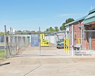 Photo 2 of Extra Space Storage - 2124 Charles Bryan Road, Memphis, TN