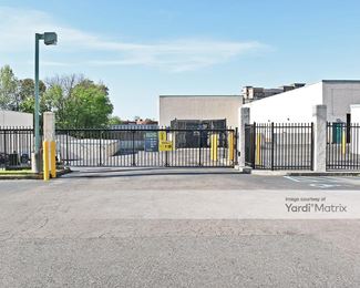 Photo 2 of Extra Space Storage - 395 Union Avenue, Memphis, TN