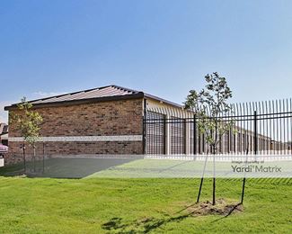 Photo 2 of Public Storage - 450 South Ranchwood Blvd, Yukon, OK