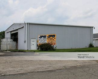 Photo 4 of J-J Store-Lock - 2935 Terry Drive, Middletown, OH