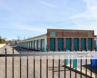 Photo 4 of iStorage - 30320 Beck Road, Wixom, MI
