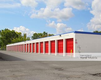 Photo 5 of Storage Rentals of America - 6535 Highland Road, Waterford, MI