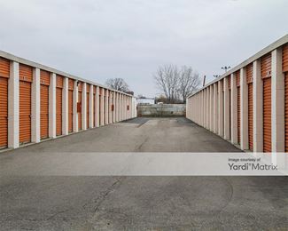 Photo 3 of Public Storage - 5060 Coolidge Hwy, Royal Oak, MI