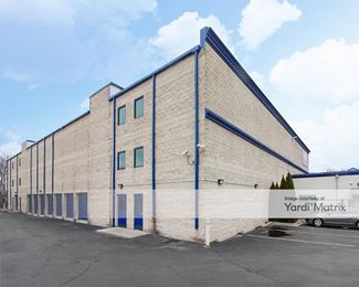 Photo 2 of iStorage - 14433 Telegraph Road, Redford, MI