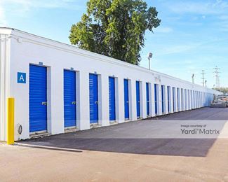Photo 2 of National Storage Centers - 800 Martin Luther King Blvd South, Pontiac, MI