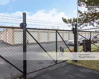 Photo 1 of iStorage - 20945 Link Road, Southfield, MI