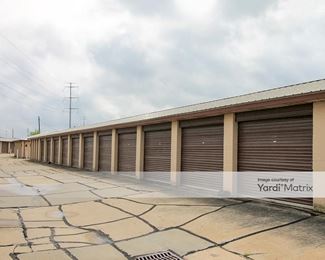 Photo 4 of Redi Storage - 17101 Rockside Road, Maple Heights, OH