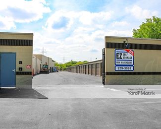 Photo 4 of Storage Rentals of America - 3645 West Loomis Avenue, Greenfield, WI