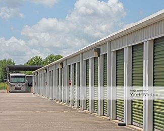 Photo 4 of Right Move Storage - 2370 East Mulberry Street, Angleton, TX