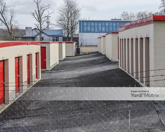 Photo 4 of iStorage - 4318 Middlebrook Pike, Knoxville, TN