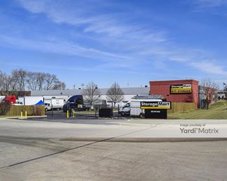 Photo 2 of StorageMart - 100 West North Avenue, Lombard, IL
