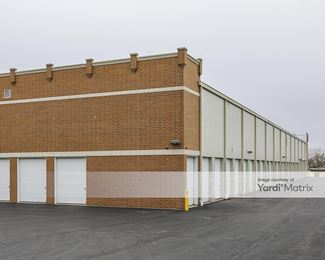 Photo 4 of StorageMart - 13000 Rockland Road, Lake Bluff, IL