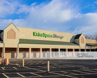 Photo 3 of Extra Space Storage - 3355 Sheridan Road, Zion, IL