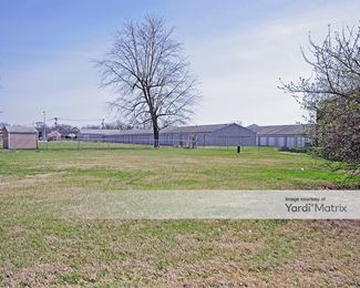 Photo 2 of Stuff Self Storage - 4018 Pontoon Road, Pontoon Beach, IL