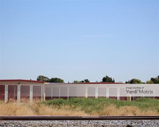 Photo 4 of California Self Storage - 298 North 19 1/2 Avenue, Lemoore, CA