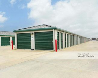 Photo 4 of StorQuest Self Storage - 1800 Dockery Avenue, Selma, CA