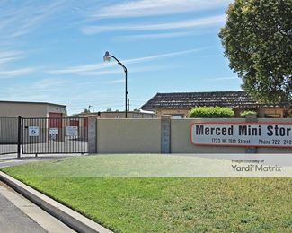 Photo 2 of StorQuest Self Storage - 1723 West 16th Street, Merced, CA
