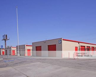 Photo 3 of SecurCare Self Storage - 3301 Truxtun Avenue, Bakersfield, CA