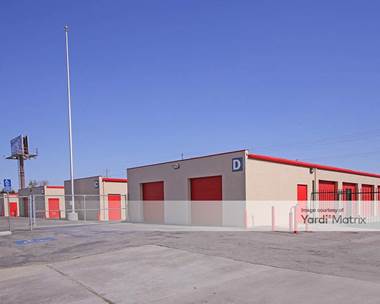 Storage Units for Rent available at 3301 Truxtun Avenue, Bakersfield, CA 93301