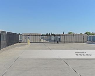 Photo 5 of Quality Self Storage - 400 West Firebaugh Avenue, Exeter, CA
