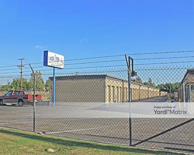 Storage Units for Rent available at 111 30th Street, Bakersfield, CA 93301