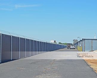 Photo 2 of Derrel-s Mini Storage - 4783 North Golden State Blvd, Fresno, CA
