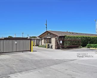 Photo 4 of Derrel-s Mini Storage - 1919 South Airport Way, Stockton, CA