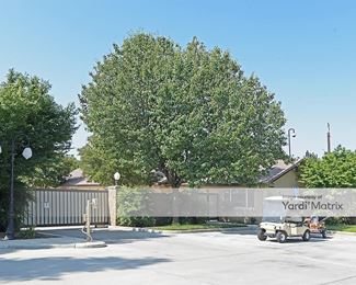 Photo 4 of Derrel-s Mini Storage - 9801 White Lane, Bakersfield, CA