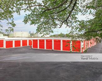 Photo 4 of iStorage - 1050 Ridge Road, Claymont, DE