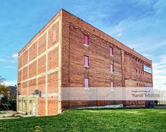 Photo 4 of StorageMart - 1015 East 8th Street, Kansas City, MO
