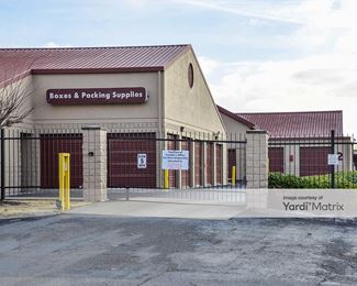 Photo 2 of Storplace Self Storage - 1138 Murfreesboro Road, Franklin, TN