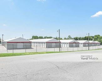 Photo 2 of Storage Rentals of America - 425 22nd Avenue East, Springfield, TN