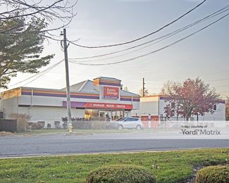 Photo 4 of Public Storage - 122 Saxon Avenue, Bay Shore, NY