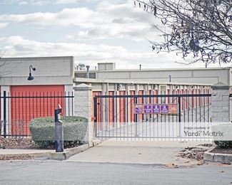 Photo 2 of Public Storage - 5052 Jericho Turnpike, Commack, NY