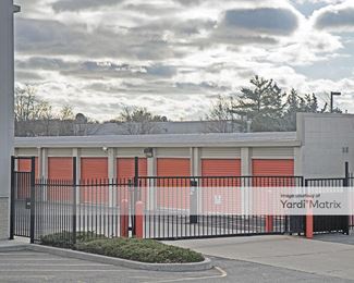 Photo 3 of Public Storage - 5052 Jericho Turnpike, Commack, NY