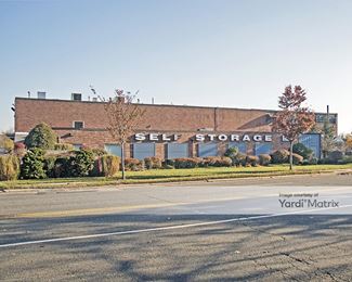 Photo 4 of GoodFriend Self Storage - 475 Underhill Blvd, Syosset, NY