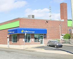 Image for Extra Space Storage - 101 East Hoffman Avenue, Lindenhurst, NY