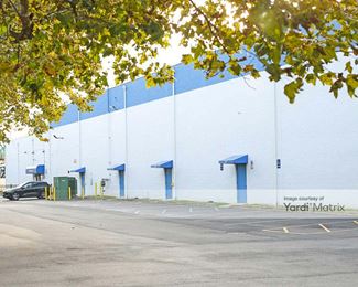 Photo 2 of Extra Space Storage - 260 Moffitt Blvd, Islip, NY
